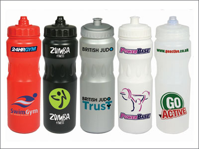 VIZ drikkeflaske er specielt designet med en transparent stribe, så man kan se hvor meget der er i flasken.     Farverne kan kombineres og der kan vælges mellem 3 typer låg.   Flaskerne er BPA fri og kan kommes i opvaskemaskine.   